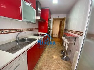 Appartamento in San Pedro. 220.000 inmobiliaria la mancha vende bonito bajo de 3 habitacion