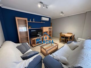 Location Appartement  Calle hermanos quintero. 800 al mes inmobiliaria la mancha alquila piso en zona deposito