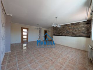 Semi detached house  Calle la roda. 185.000 inmobiliaria la mancha vende  espectácular adosado en la