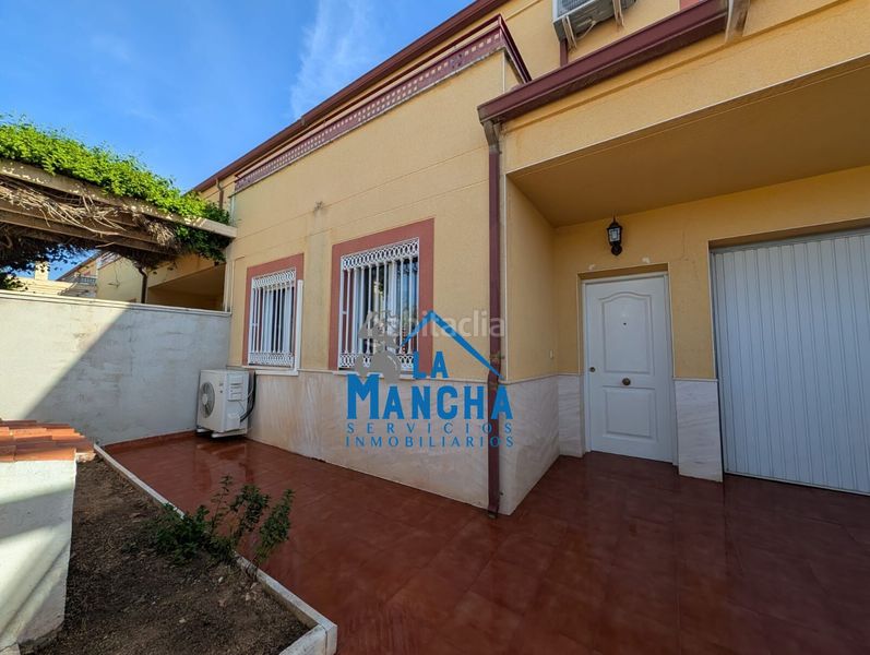 Foto 04dd3e2e-0e73-48e1-9e04-5a4099f6048a. Casa adossada amb calefacció aparcament a Gineta (La)