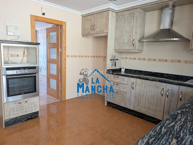 Foto b10a89d3-d992-4b81-bda0-99dab4c55851. Casa adossada amb calefacció aparcament a Gineta (La)