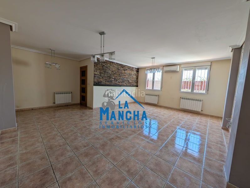 Foto cd66fb5e-2622-48b8-82a7-85ce899c3043. Casa adossada amb calefacció aparcament a Gineta (La)