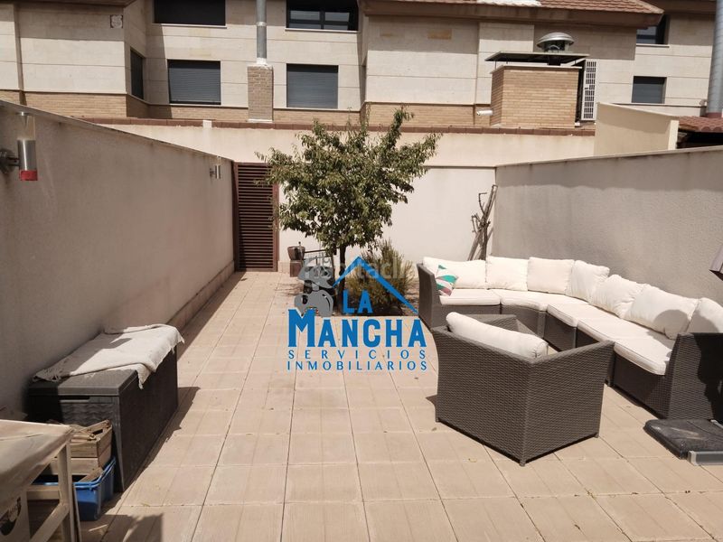Foto d7cf27e9-6850-4138-a2d7-e433bf4090d5. Casa adossada amb calefacció aparcament piscina a Albacete