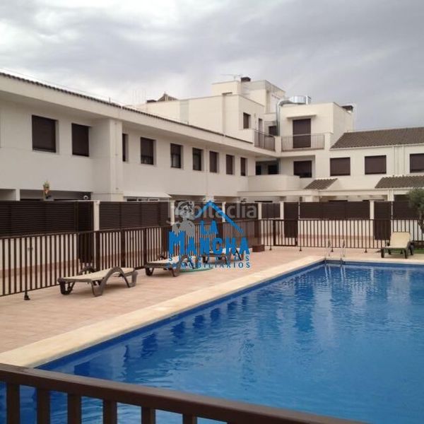 Foto ef8d3b3c-6d87-4218-8f0b-6e794e7eca28. Casa adossada amb calefacció aparcament piscina a Albacete