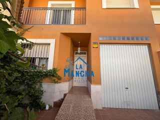 Casa adossada  Calle virgen rosario. 156.000 inmobiliaria la mancha vende adosado en el salobralalbac