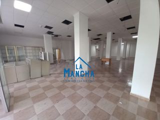 Lloguer Local Comercial a Hospital. 2.000mes inmobiliaria la mancha alquila ampio local comercial en