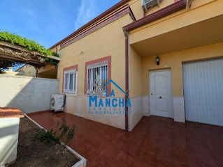 Casa adossada a Gineta (La). 185.000 inmobiliaria la mancha vende  espectácular adosado en la