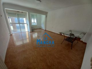 Lloguer Pis a Centro. 800 al mes inmobiliaria la mancha alquila piso de 3 habitaciones