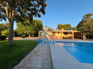 Miete Chalet in Pedanías - Extrarradio. 2.100 al mes inmobiliaria la mancha alquila chalet privado en al