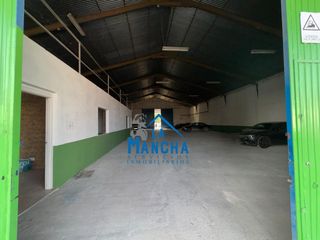 Capannone industriale  Jaen. 250.000 inmobiliaria la mancha vende nave industrial en carreter