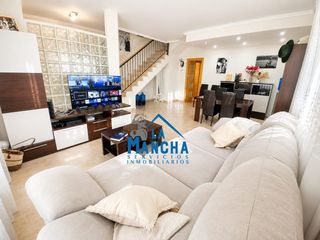 Reihenhaus  Calle vega. 249.000 inmobiliaria la mancha vende fantástico adosado en la fe