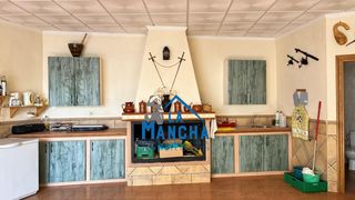 Fabrikhalle in Madrigueras. 80.000 inmobiliaria la mancha vende solar urbano en madriguerasa