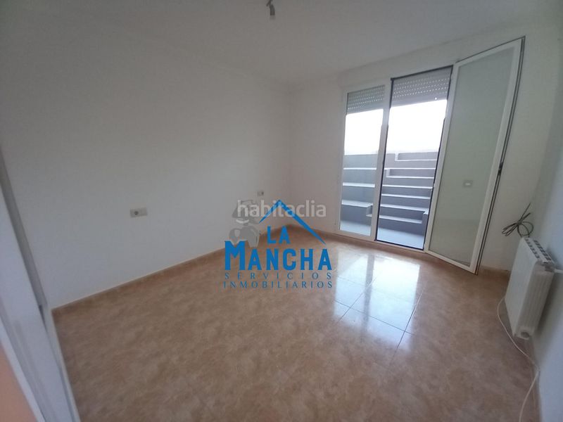 Foto 6b9d1128-bd78-43ef-8596-a6443bb9d182. Casa adossada amb calefacció aparcament a Madrigueras