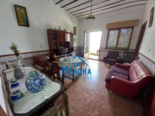 Country house in Barrax. 53.000 inmobiliaria la mancha vende casa con patio en barrax  al
