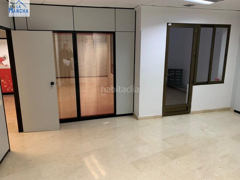 Foto 2c1fb62f-5fec-48c0-b83d-12c2b0fdda9d. Alquiler local comercial inmobiliaria la mancha alquila local comercial zona Centroaltozano en Albacete