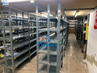 Geschäftsraum  Calle tarragona. Inmobiliaria la mancha vende local comercial zona industria