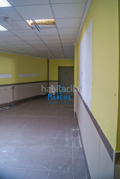 Foto b7aa5f5b-68a7-4fe7-9354-7dbbc9a3b092. Local comercial a Fátima Albacete