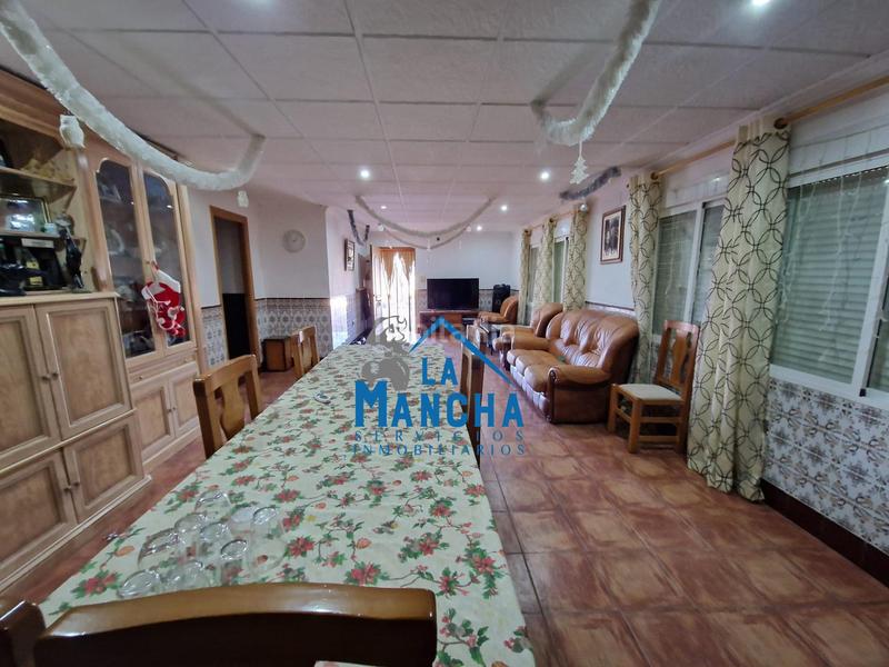 Foto 987a3899-a9d6-4df6-ba57-a33415e73c42. Chalet inmobiliaria la mancha vende chalet independiente en zona carretera de jaen en Albacete