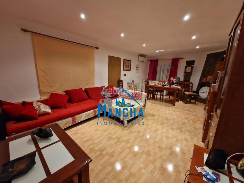 Foto a6cba45d-54bc-4293-a9c2-96784376ddab. Chalet inmobiliaria la mancha vende chalet independiente en zona carretera de jaen en Albacete