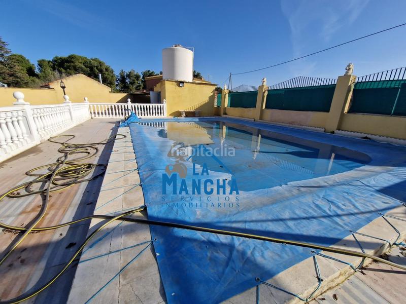Foto cb3e1776-2be0-4dd9-87cb-a4893a393d99. Chalet inmobiliaria la mancha vende chalet independiente en zona carretera de jaen en Albacete