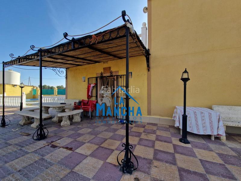 Foto ffded1fe-77bb-4758-a3df-2610fc5591ce. Chalet inmobiliaria la mancha vende chalet independiente en zona carretera de jaen en Albacete
