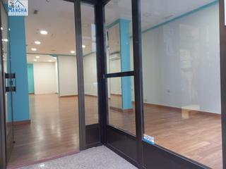 Location Local commercial  Calle albarderos. Inmobiliaria la mancha alquila local comercial zona centrovillac