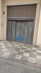 Aparcament cotxe  Calle granada. Inmobliaria la mancha vende plaza de garaje en el barrio del pil