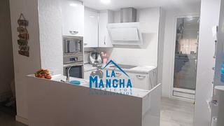 Etagenwohnung  Calle jesus nazareno. Inmobiliaria la mancha vende piso en el centro de albacete