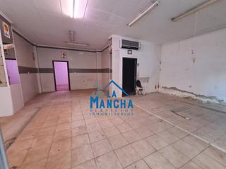Local Comercial  Calle pontevedra. Inmobiliaria la mancha vende local en frente de la feria de alba