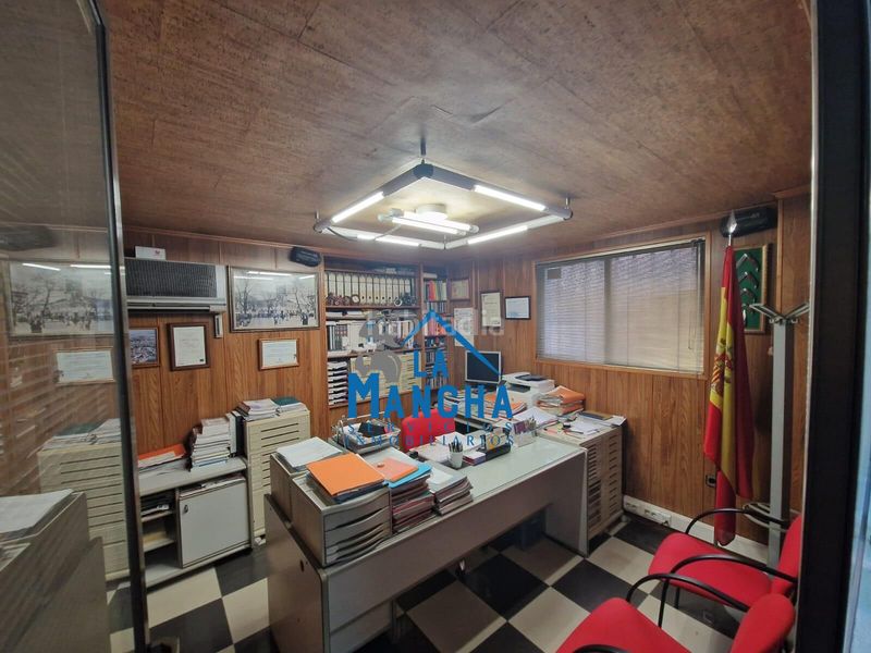 Foto a323136f-ed81-4771-bfe6-6c28103a8f32. Local comercial a Feria Albacete