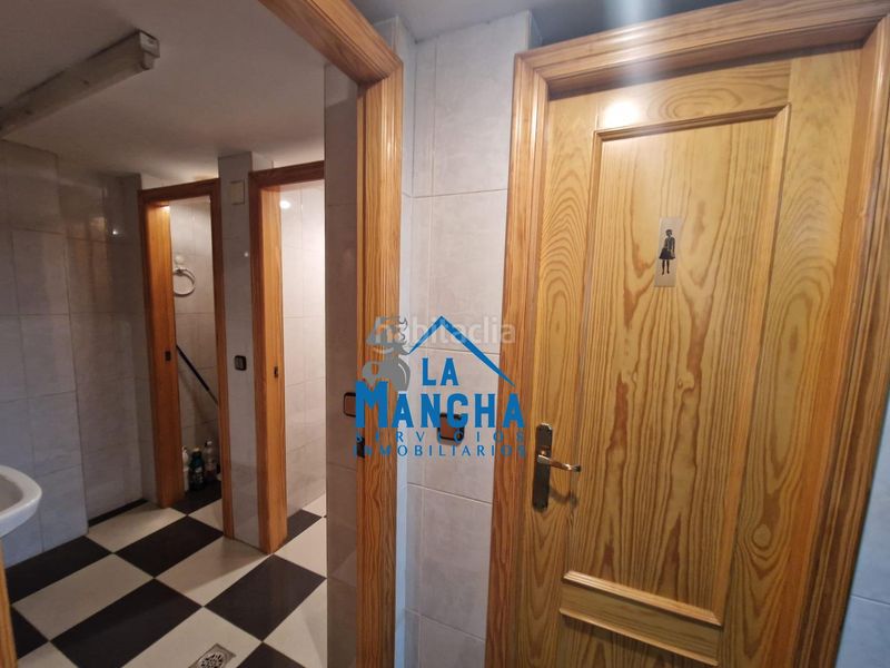 Foto b3cf4d9c-4256-43ad-9788-2a75dd0c9326. Local comercial a Feria Albacete