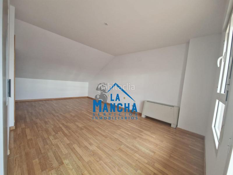 Foto 3d0f5bd1-1a1a-4c02-aa11-be2f775ab54c. Casa adossada amb calefacció aparcament a Gineta (La)