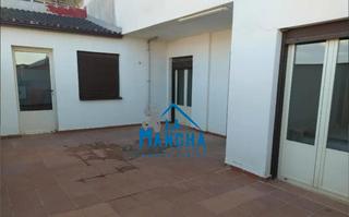 Pis  Calle san isidro. Refy066. inmobiliaria la mancha vende fantástico piso con patio