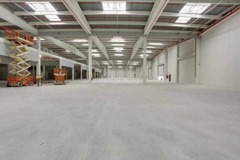 Foto b1db7fce-5e80-4ced-b107-0342d351ad2f. Rent industrial building in calle eratóstenes 9 in Getafe