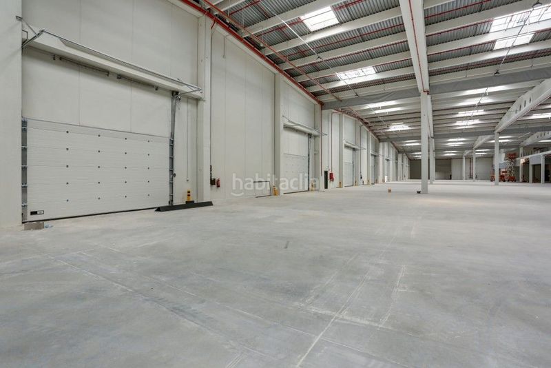 Foto b59181c6-7ad8-47a8-9924-26ec6693f4b9. Rent industrial building in calle eratóstenes 9 in Getafe
