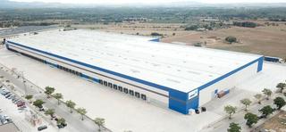 Rent Industrial building in Carretera del pla 241. Excelente nave en tarragona para alquilar uno o dos operadores