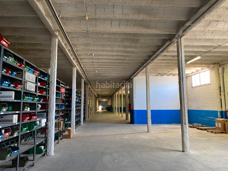 Foto a956ca80-2c66-489c-ab40-88710d6a7ebd. Bâtiment à usage industriel dans carrer parís 1 dans Rubí