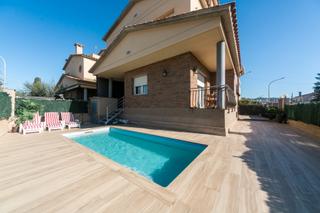 Maison à Abrera. Sant hilari casa a 4 vientos