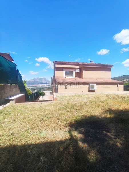 Foto a2655922-91c4-4942-bb3c-5c915027d288. Casa amb xemeneia calefacció aparcament a Abrera