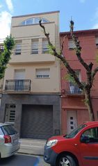 Casa adossada  Carrer de josep anselm clav�. Local + vivienda