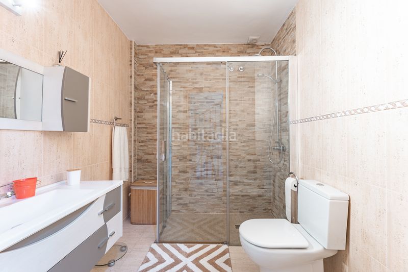 Foto 4d284654-e633-4e83-be2f-a42257c44a3b. Casa adossada amb calefacció aparcament piscina a Martorell