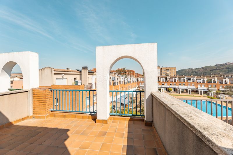 Foto 4d5234a6-6f36-4ed0-9811-25f0514a9cd9. Casa adossada amb calefacció aparcament piscina a Martorell