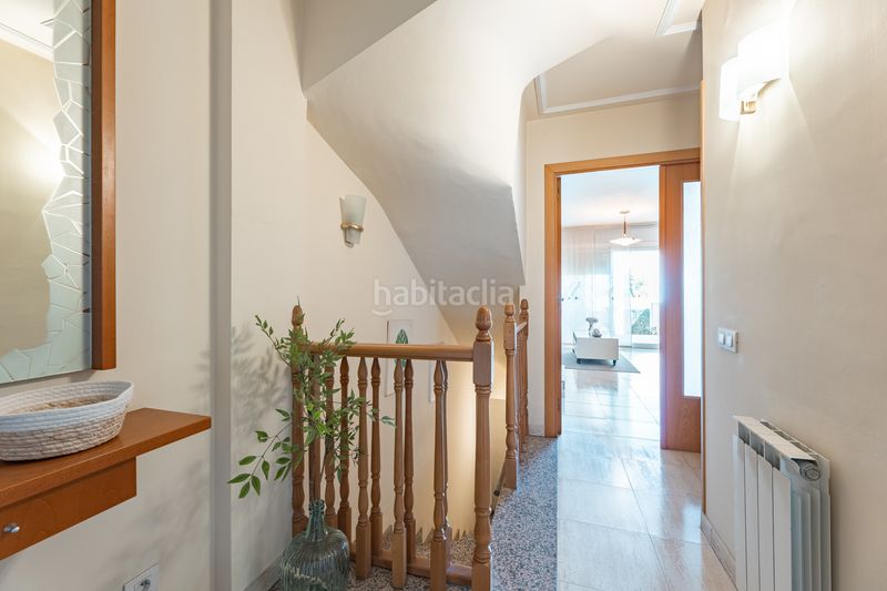 Foto a6a097bf-013d-4c92-8a2c-9a86096a73e9. Casa adossada amb calefacció aparcament piscina a Martorell