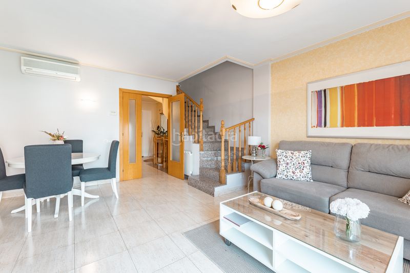 Foto d59be845-ab0e-4d18-9834-55668ea5fd65. Casa adossada amb calefacció aparcament piscina a Martorell