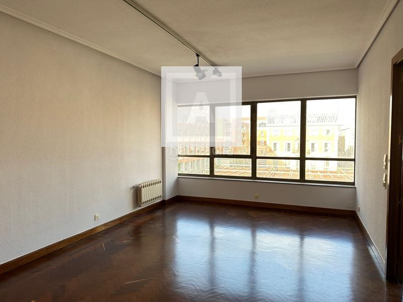 Foto edbd72bc-6ff8-41ce-bbaf-0499f50d964c. Flat in Centro Palencia