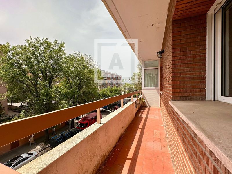 Foto 17e5b8d6-7832-4e19-b9f3-80508d0dadd2. Pis amb calefacció aparcament a Nueva España Madrid