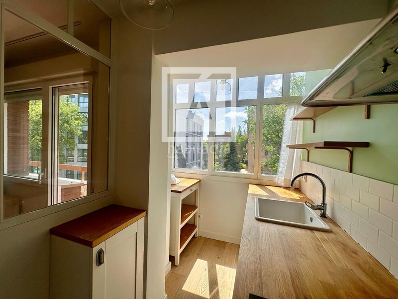 Foto 3678b3eb-cd72-4257-8c0a-5ac24ea823a5. Pis amb calefacció aparcament a Nueva España Madrid