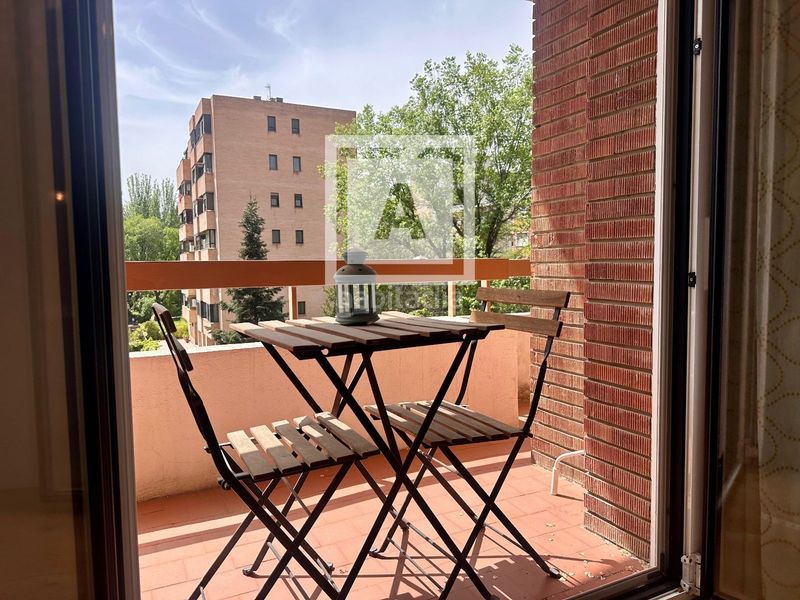 Foto 5ad60d06-b37f-43dc-9ce7-7c4718ad9997. Pis amb calefacció aparcament a Nueva España Madrid