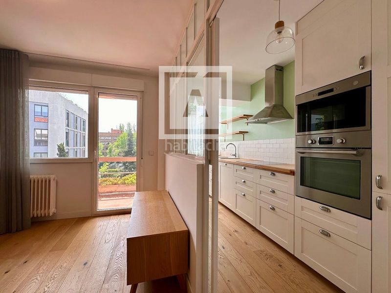 Foto b559ff37-d44b-489d-8a2e-ec74effe81c7. Pis amb calefacció aparcament a Nueva España Madrid