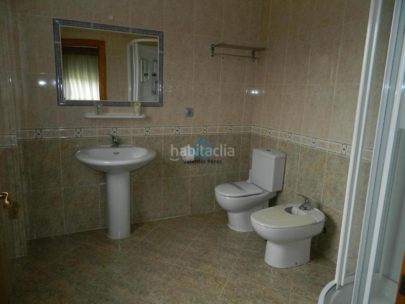 Foto d9ebb392-2756-467f-91b0-e535d3be3cc4. Edifici a Incio (O)